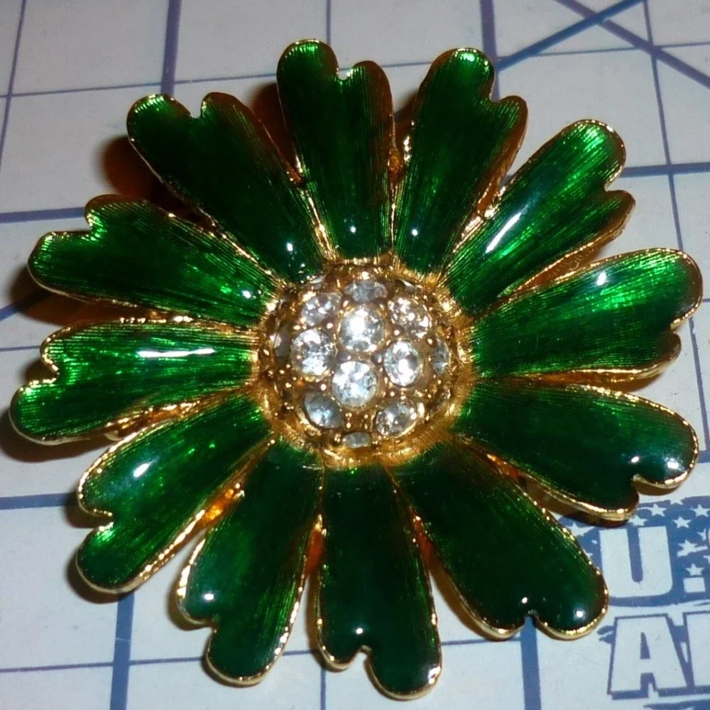 Vintage NOS Sue Ellen Made in England Green Enamel Rhinestone Daisy Brooch